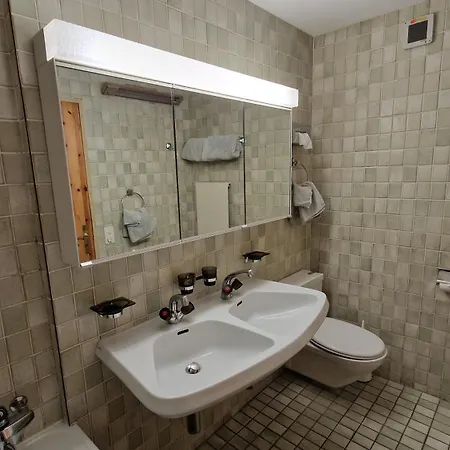 Chesa Bellaval, Haus Chamuotsch 2 1 2-zimmerwohnung דירה סילבפלנה